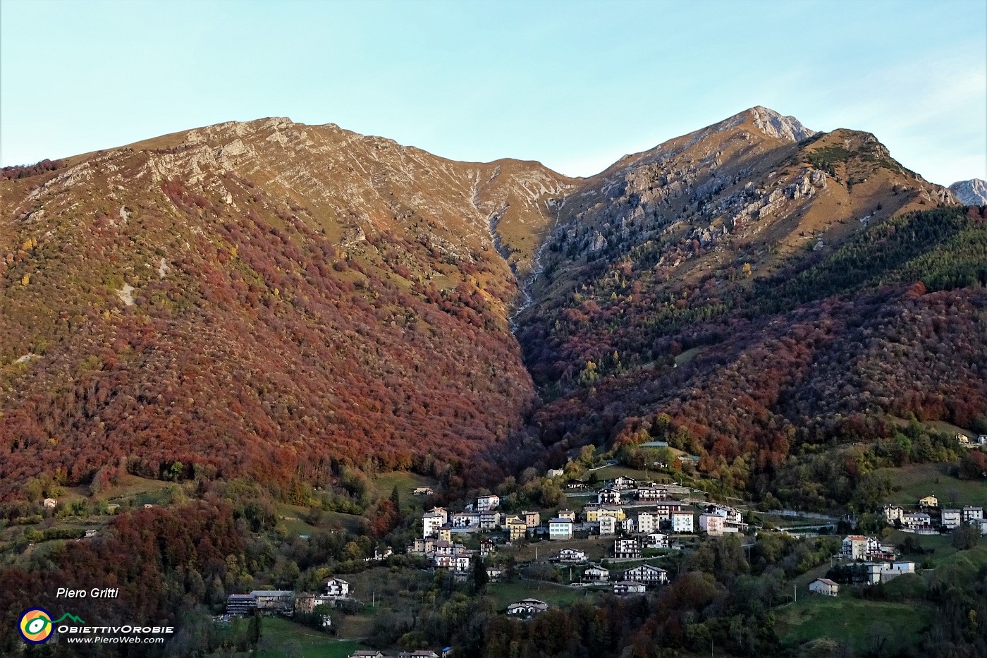 02 Zorzone e la sua  Cima Menna (2300 m) visto dal versante sud con la Val Carnera .JPG